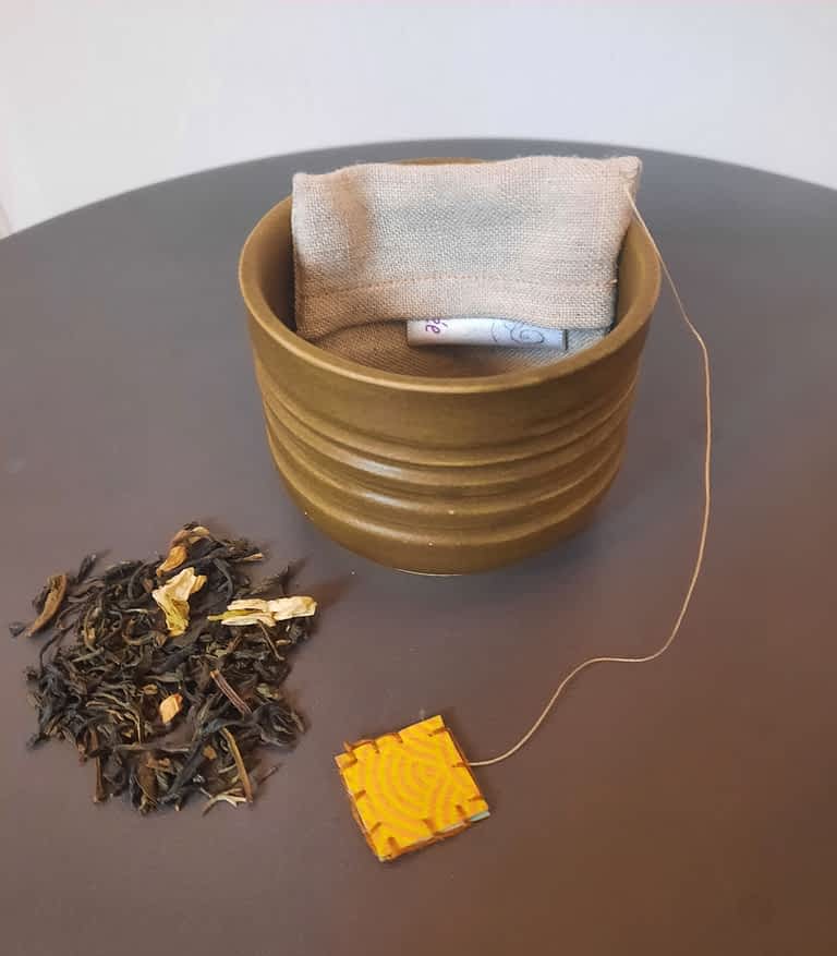 sachet de thé dans tasse